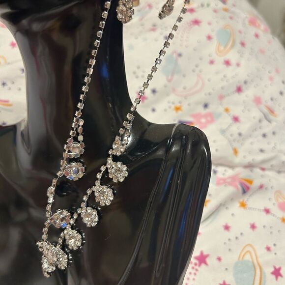 Paparazzi Silver Necklace with Crystal Clusters - Picture 13 of 15